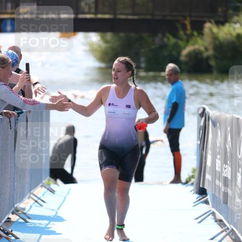 25.08.2024 - Elbe Triathlon Hamburg H.Heesch http://msf.ph/oto/6841931 25.08.2024 14:36:51 Schwimmen  meine-sportfotos.de