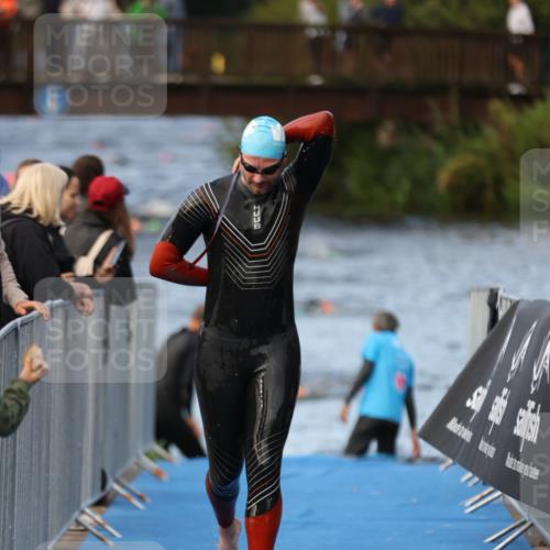 25.08.2024 - Elbe Triathlon Hamburg H.Heesch http://msf.ph/oto/6841942 25.08.2024 08:45:10 Schwimmen 168, 169 meine-sportfotos.de
