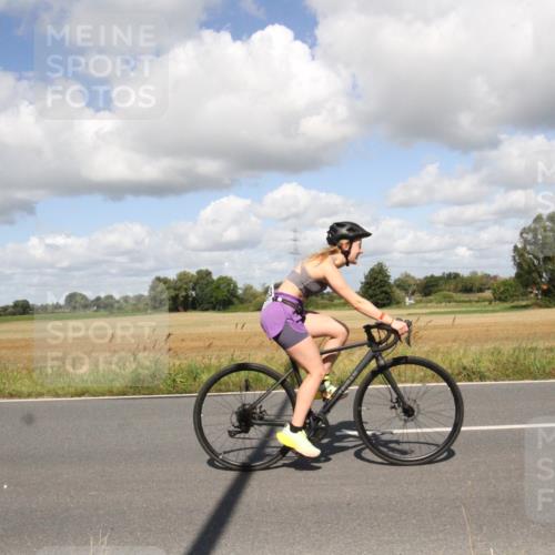 25.08.2024 - Elbe Triathlon Hamburg Fuchs,  Jonas http://msf.ph/oto/6841950 25.08.2024 11:24:53 Radfahren 1653, 1673 meine-sportfotos.de