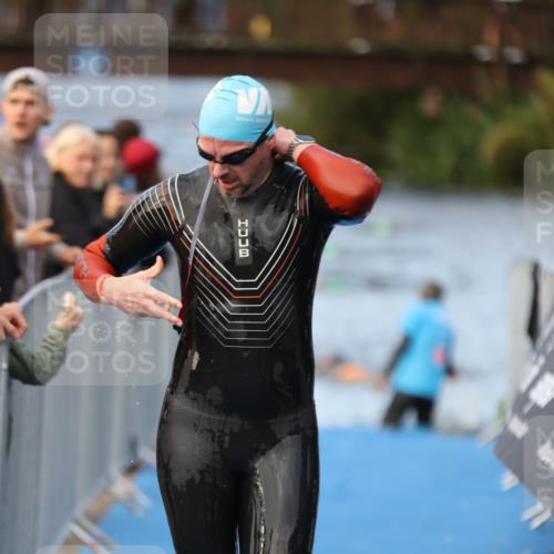 25.08.2024 - Elbe Triathlon Hamburg H.Heesch http://msf.ph/oto/6841953 25.08.2024 08:45:12 Schwimmen 168 meine-sportfotos.de