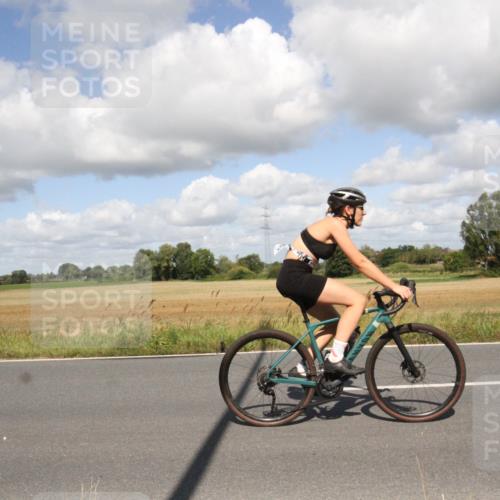 25.08.2024 - Elbe Triathlon Hamburg Fuchs,  Jonas http://msf.ph/oto/6841957 25.08.2024 11:24:58 Radfahren 1653, 1673 meine-sportfotos.de