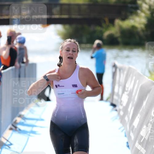 25.08.2024 - Elbe Triathlon Hamburg H.Heesch http://msf.ph/oto/6841962 25.08.2024 14:36:54 Schwimmen  meine-sportfotos.de