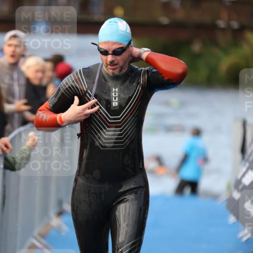 25.08.2024 - Elbe Triathlon Hamburg H.Heesch http://msf.ph/oto/6841964 25.08.2024 08:45:12 Schwimmen 168 meine-sportfotos.de