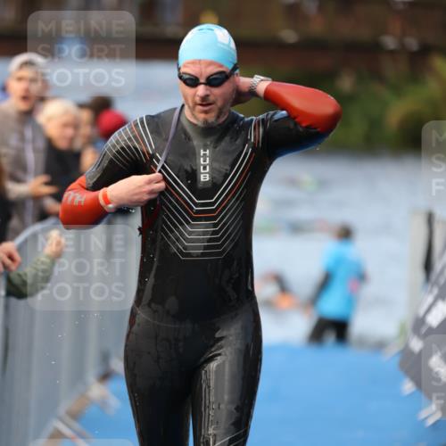 25.08.2024 - Elbe Triathlon Hamburg H.Heesch http://msf.ph/oto/6841973 25.08.2024 08:45:12 Schwimmen 168 meine-sportfotos.de