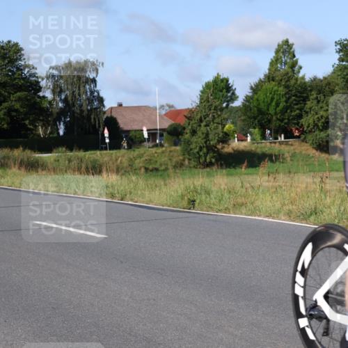 25.08.2024 - Elbe Triathlon Hamburg Fuchs,  Jonas http://msf.ph/oto/6841978 25.08.2024 09:40:32 Radfahren 194, 452, 205 meine-sportfotos.de
