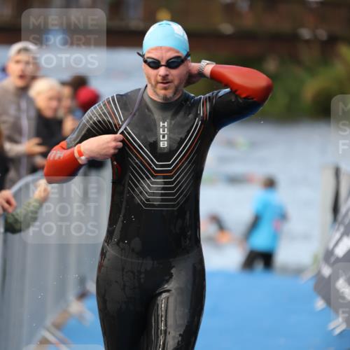 25.08.2024 - Elbe Triathlon Hamburg H.Heesch http://msf.ph/oto/6841983 25.08.2024 08:45:12 Schwimmen 168 meine-sportfotos.de
