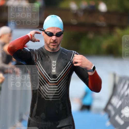 25.08.2024 - Elbe Triathlon Hamburg H.Heesch http://msf.ph/oto/6842021 25.08.2024 08:45:12 Schwimmen 168 meine-sportfotos.de