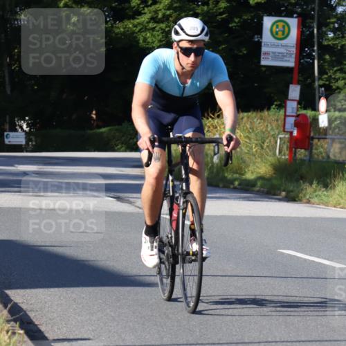 25.08.2024 - Elbe Triathlon Hamburg Fuchs,  Jonas http://msf.ph/oto/6842022 25.08.2024 09:40:37 Radfahren 194, 452, 205 meine-sportfotos.de