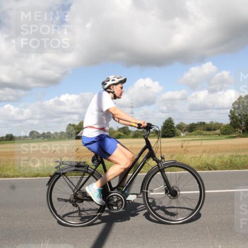 25.08.2024 - Elbe Triathlon Hamburg Fuchs,  Jonas http://msf.ph/oto/6842032 25.08.2024 11:28:05 Radfahren 1582, 1639 meine-sportfotos.de