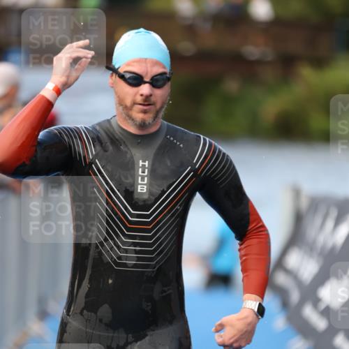 25.08.2024 - Elbe Triathlon Hamburg H.Heesch http://msf.ph/oto/6842042 25.08.2024 08:45:12 Schwimmen 168 meine-sportfotos.de