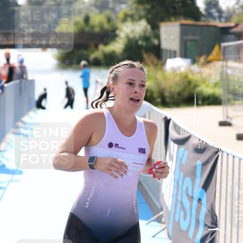 25.08.2024 - Elbe Triathlon Hamburg H.Heesch http://msf.ph/oto/6842079 25.08.2024 14:36:56 Schwimmen  meine-sportfotos.de