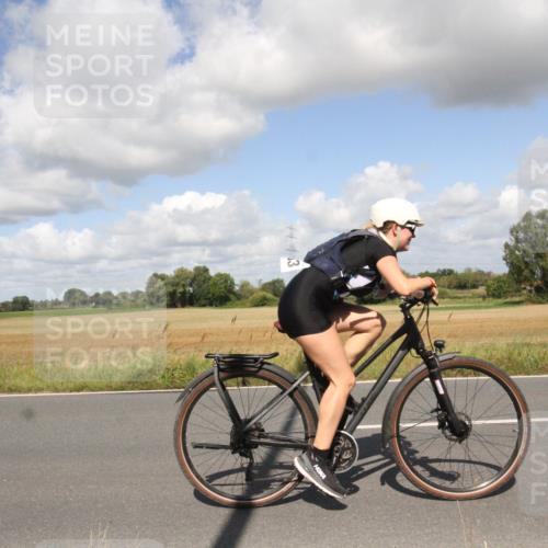 25.08.2024 - Elbe Triathlon Hamburg Fuchs,  Jonas http://msf.ph/oto/6842081 25.08.2024 11:29:53 Radfahren 1670, 1683, 1668 meine-sportfotos.de