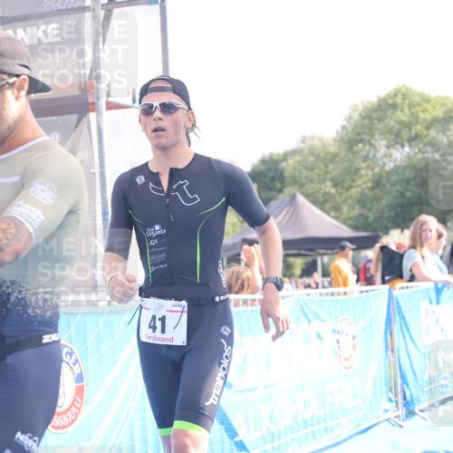 25.08.2024 - Elbe Triathlon Hamburg H.Heesch http://msf.ph/oto/6842116 25.08.2024 10:30:15 Ziel 41, 101 meine-sportfotos.de