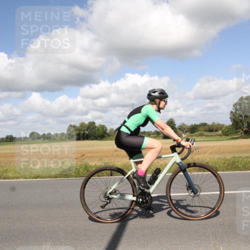 25.08.2024 - Elbe Triathlon Hamburg Fuchs,  Jonas http://msf.ph/oto/6842123 25.08.2024 11:33:06 Radfahren 1664 meine-sportfotos.de
