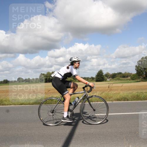 25.08.2024 - Elbe Triathlon Hamburg Fuchs,  Jonas http://msf.ph/oto/6842132 25.08.2024 11:33:13 Radfahren 1664, 1661, 1622 meine-sportfotos.de