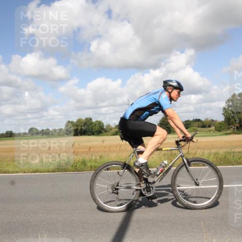 25.08.2024 - Elbe Triathlon Hamburg Fuchs,  Jonas http://msf.ph/oto/6842166 25.08.2024 11:36:58 Radfahren  meine-sportfotos.de