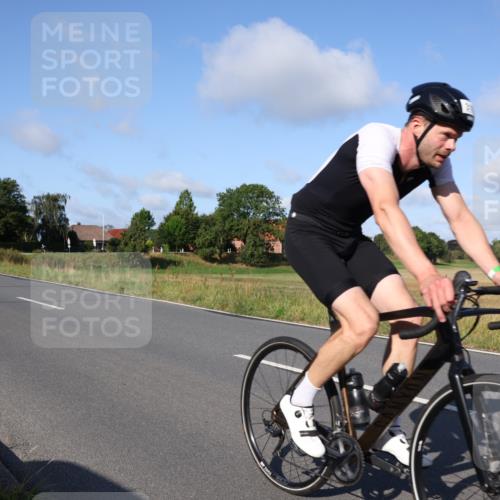 25.08.2024 - Elbe Triathlon Hamburg Fuchs,  Jonas http://msf.ph/oto/6842173 25.08.2024 09:40:52 Radfahren 238, 128, 252, 230, 318, 217 meine-sportfotos.de