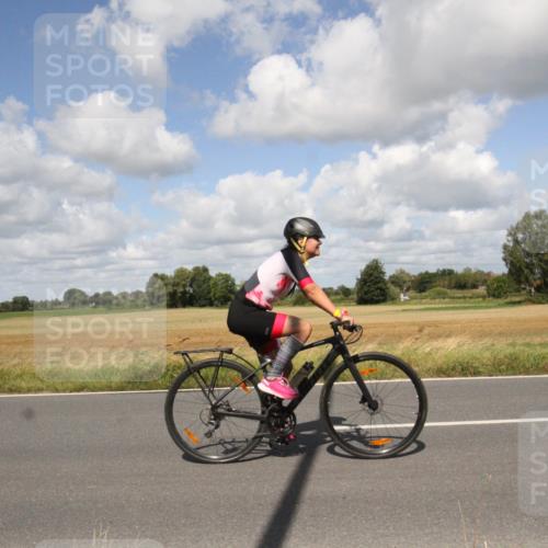 25.08.2024 - Elbe Triathlon Hamburg Fuchs,  Jonas http://msf.ph/oto/6842177 25.08.2024 11:37:45 Radfahren 1551 meine-sportfotos.de