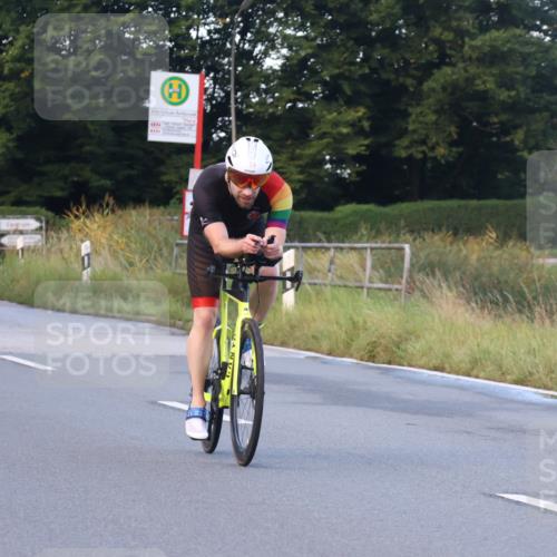 25.08.2024 - Elbe Triathlon Hamburg Fuchs,  Jonas http://msf.ph/oto/6842182 25.08.2024 08:58:42 Radfahren 54, 41, 33 meine-sportfotos.de