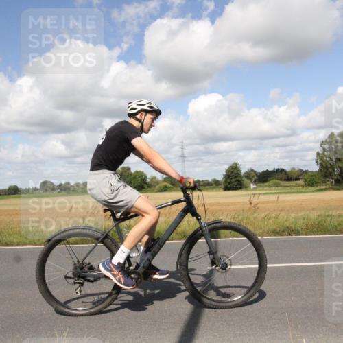 25.08.2024 - Elbe Triathlon Hamburg Fuchs,  Jonas http://msf.ph/oto/6842193 25.08.2024 11:42:09 Radfahren 1604 meine-sportfotos.de