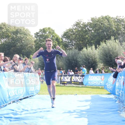 25.08.2024 - Elbe Triathlon Hamburg H.Heesch http://msf.ph/oto/6842194 25.08.2024 10:31:05 Ziel 207 meine-sportfotos.de