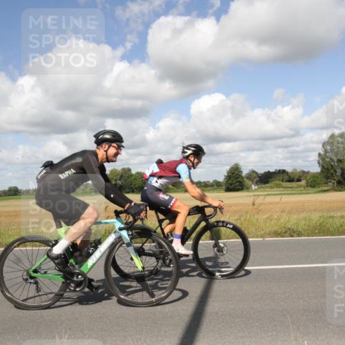 25.08.2024 - Elbe Triathlon Hamburg Fuchs,  Jonas http://msf.ph/oto/6842201 25.08.2024 11:42:13 Radfahren 1604 meine-sportfotos.de
