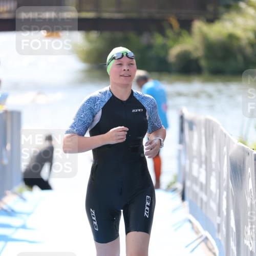 25.08.2024 - Elbe Triathlon Hamburg H.Heesch http://msf.ph/oto/6842210 25.08.2024 14:37:15 Schwimmen  meine-sportfotos.de