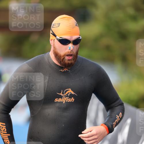 25.08.2024 - Elbe Triathlon Hamburg H.Heesch http://msf.ph/oto/6842211 25.08.2024 08:45:34 Schwimmen 157, 158, 159 meine-sportfotos.de