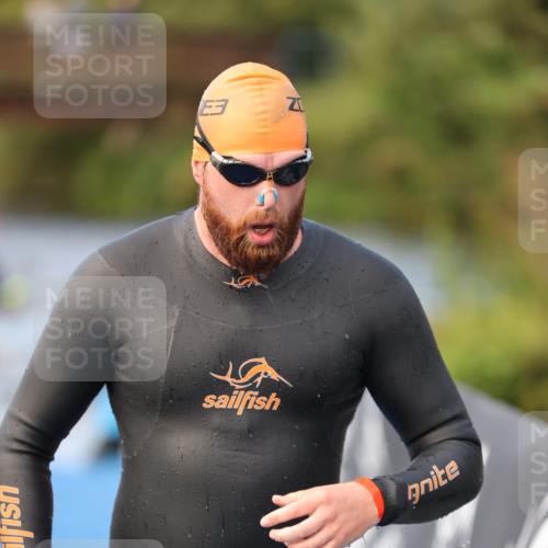25.08.2024 - Elbe Triathlon Hamburg H.Heesch http://msf.ph/oto/6842224 25.08.2024 08:45:34 Schwimmen 157, 158, 159 meine-sportfotos.de