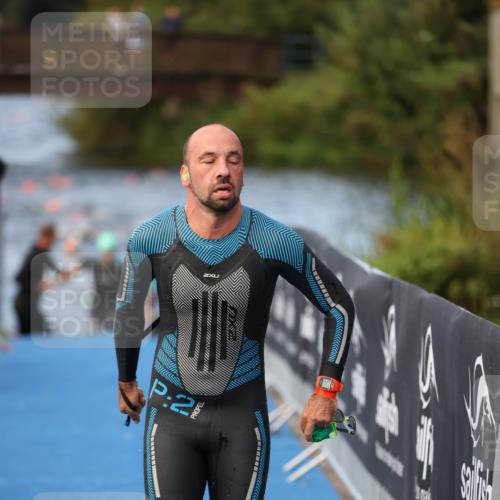 25.08.2024 - Elbe Triathlon Hamburg H.Heesch http://msf.ph/oto/6842241 25.08.2024 08:45:40 Schwimmen 126, 157, 158, 159 meine-sportfotos.de