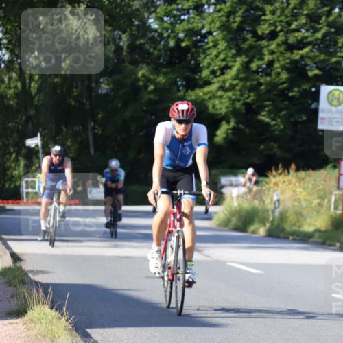 25.08.2024 - Elbe Triathlon Hamburg Fuchs,  Jonas http://msf.ph/oto/6842242 25.08.2024 09:40:59 Radfahren 210, 303, 244 meine-sportfotos.de