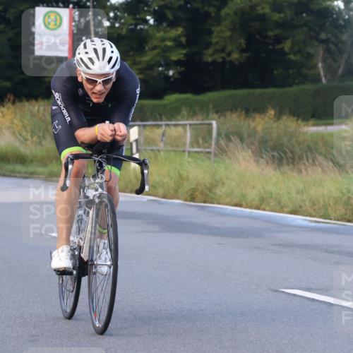 25.08.2024 - Elbe Triathlon Hamburg Fuchs,  Jonas http://msf.ph/oto/6842259 25.08.2024 08:58:46 Radfahren 54, 41, 33 meine-sportfotos.de