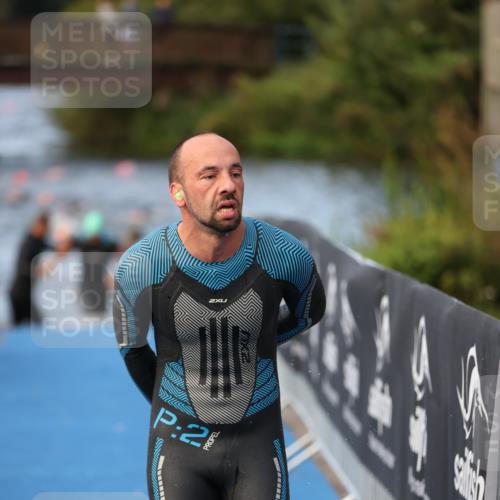 25.08.2024 - Elbe Triathlon Hamburg H.Heesch http://msf.ph/oto/6842274 25.08.2024 08:45:41 Schwimmen 126, 157, 158, 159 meine-sportfotos.de