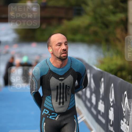 25.08.2024 - Elbe Triathlon Hamburg H.Heesch http://msf.ph/oto/6842279 25.08.2024 08:45:41 Schwimmen 126, 157, 158, 159 meine-sportfotos.de