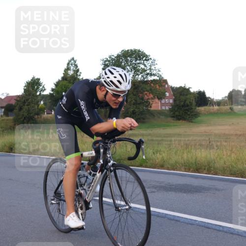 25.08.2024 - Elbe Triathlon Hamburg Fuchs,  Jonas http://msf.ph/oto/6842280 25.08.2024 08:58:47 Radfahren 54, 41, 33 meine-sportfotos.de