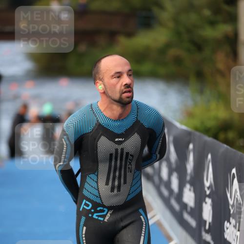25.08.2024 - Elbe Triathlon Hamburg H.Heesch http://msf.ph/oto/6842283 25.08.2024 08:45:41 Schwimmen 126, 157, 158, 159 meine-sportfotos.de