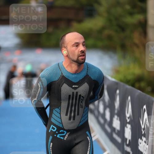 25.08.2024 - Elbe Triathlon Hamburg H.Heesch http://msf.ph/oto/6842288 25.08.2024 08:45:41 Schwimmen 126, 157, 158, 159 meine-sportfotos.de
