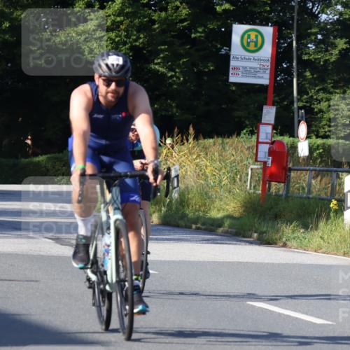25.08.2024 - Elbe Triathlon Hamburg Fuchs,  Jonas http://msf.ph/oto/6842292 25.08.2024 09:41:01 Radfahren 210, 303, 244, 443 meine-sportfotos.de