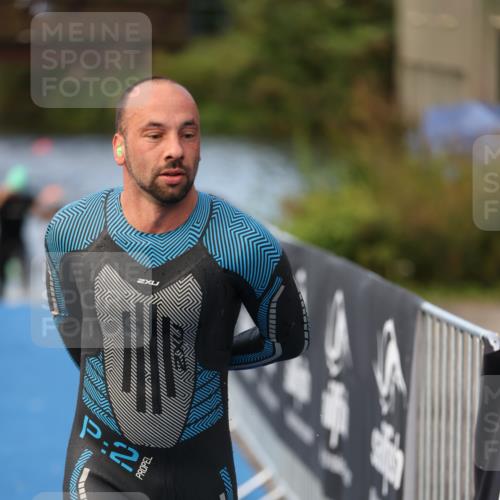 25.08.2024 - Elbe Triathlon Hamburg H.Heesch http://msf.ph/oto/6842293 25.08.2024 08:45:41 Schwimmen 126, 157, 158, 159 meine-sportfotos.de