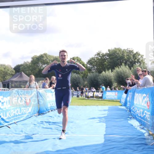 25.08.2024 - Elbe Triathlon Hamburg H.Heesch http://msf.ph/oto/6842296 25.08.2024 10:31:06 Ziel 207 meine-sportfotos.de