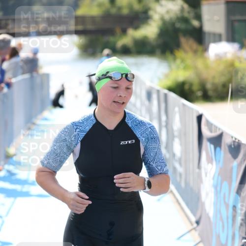25.08.2024 - Elbe Triathlon Hamburg H.Heesch http://msf.ph/oto/6842317 25.08.2024 14:37:17 Schwimmen  meine-sportfotos.de
