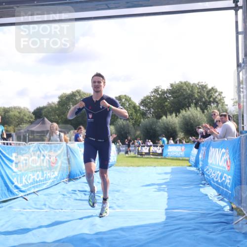 25.08.2024 - Elbe Triathlon Hamburg H.Heesch http://msf.ph/oto/6842322 25.08.2024 10:31:06 Ziel 207 meine-sportfotos.de