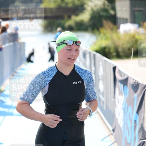 25.08.2024 - Elbe Triathlon Hamburg H.Heesch http://msf.ph/oto/6842327 25.08.2024 14:37:18 Schwimmen  meine-sportfotos.de