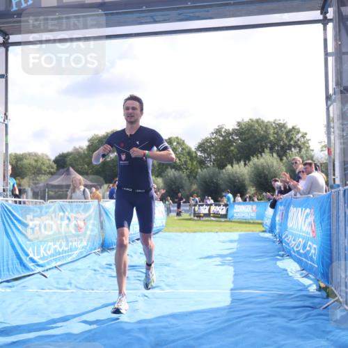 25.08.2024 - Elbe Triathlon Hamburg H.Heesch http://msf.ph/oto/6842339 25.08.2024 10:31:06 Ziel 207 meine-sportfotos.de