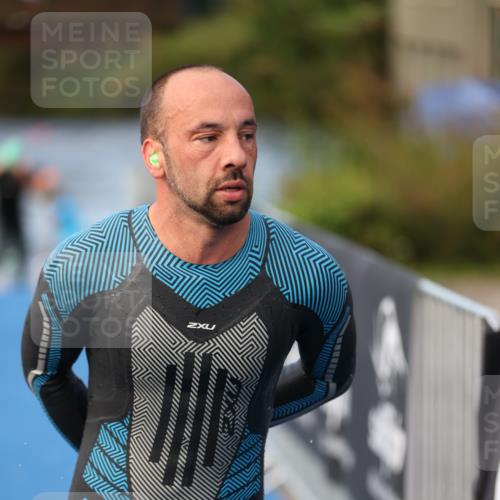 25.08.2024 - Elbe Triathlon Hamburg H.Heesch http://msf.ph/oto/6842340 25.08.2024 08:45:42 Schwimmen 126, 157, 158, 159 meine-sportfotos.de