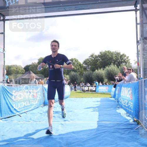 25.08.2024 - Elbe Triathlon Hamburg H.Heesch http://msf.ph/oto/6842346 25.08.2024 10:31:06 Ziel 207 meine-sportfotos.de