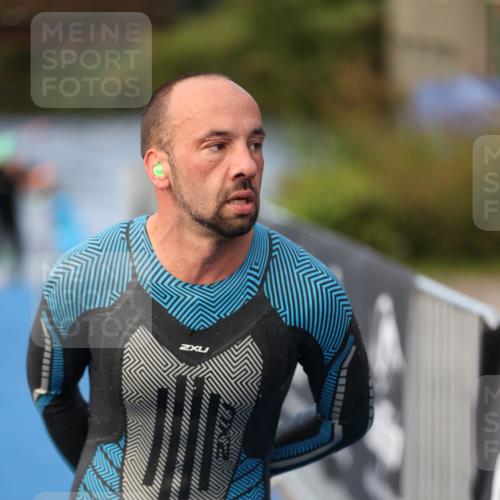 25.08.2024 - Elbe Triathlon Hamburg H.Heesch http://msf.ph/oto/6842348 25.08.2024 08:45:42 Schwimmen 126, 157, 158, 159 meine-sportfotos.de