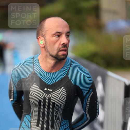 25.08.2024 - Elbe Triathlon Hamburg H.Heesch http://msf.ph/oto/6842353 25.08.2024 08:45:42 Schwimmen 126, 157, 158, 159 meine-sportfotos.de