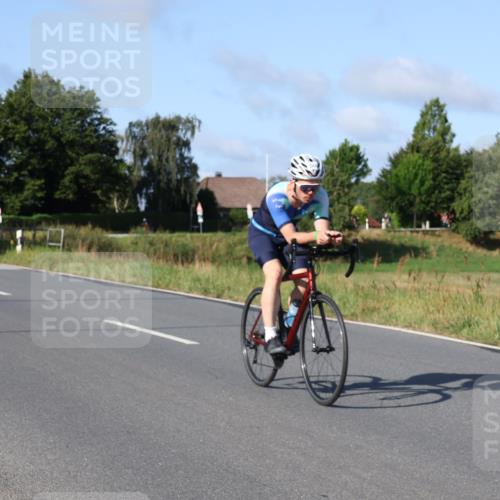 25.08.2024 - Elbe Triathlon Hamburg Fuchs,  Jonas http://msf.ph/oto/6842358 25.08.2024 09:41:03 Radfahren 210, 303, 244, 443 meine-sportfotos.de