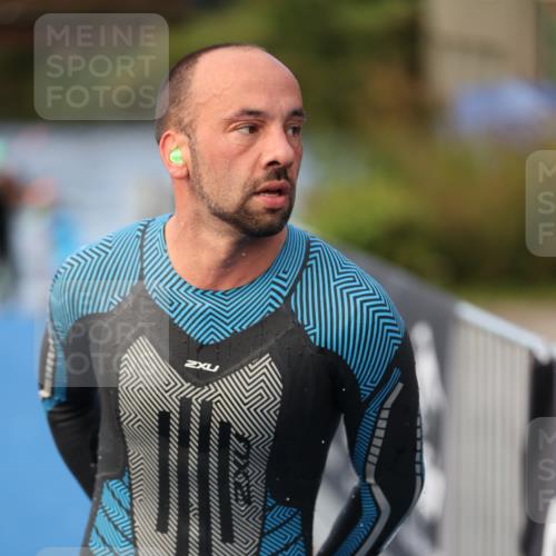 25.08.2024 - Elbe Triathlon Hamburg H.Heesch http://msf.ph/oto/6842359 25.08.2024 08:45:42 Schwimmen 126, 157, 158, 159 meine-sportfotos.de